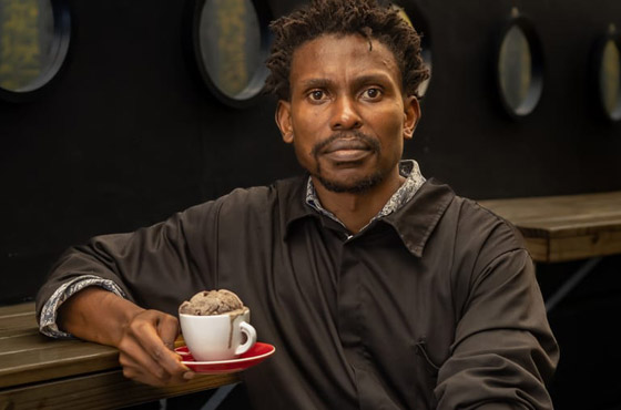 مثلجات مع الأسماك المجففة والفلفل الحار.. هذا ما يقدمه متجر بأفريقيا! صورة رقم 2