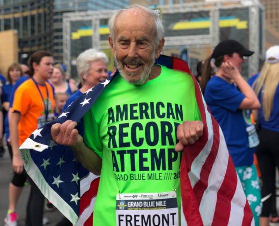 حقق 4 أرقام قياسية.. عداء عمره 100 عام يتمتع بصحة شاب بالعشرينات صورة رقم 7