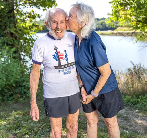 حقق 4 أرقام قياسية.. عداء عمره 100 عام يتمتع بصحة شاب بالعشرينات صورة رقم 8