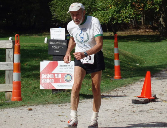 حقق 4 أرقام قياسية.. عداء عمره 100 عام يتمتع بصحة شاب بالعشرينات صورة رقم 10