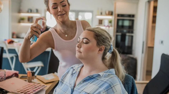 صور : تكمل حفل زفافها لوحدها بعدما هجرها عريسها صورة رقم 4