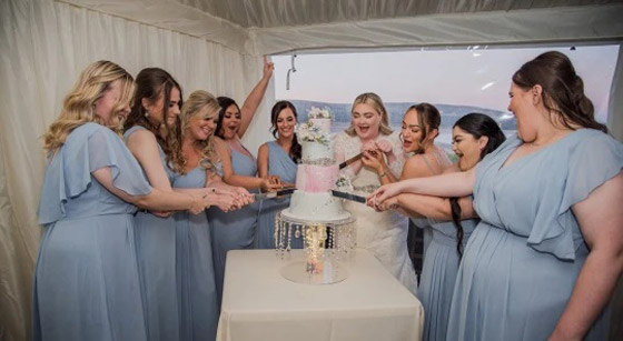 صور : تكمل حفل زفافها لوحدها بعدما هجرها عريسها صورة رقم 9