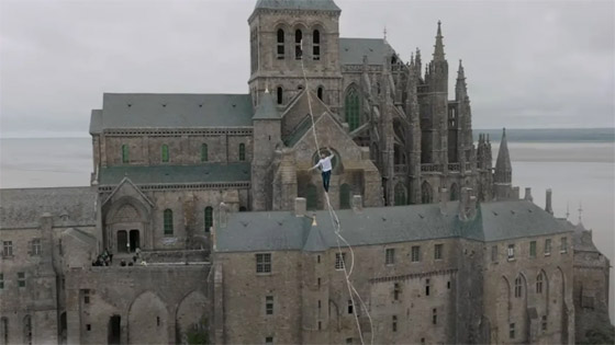 فيديو: مغامر فرنسي يحطم رقما قياسيا بالسير على حبل معلق بالهواء! صورة رقم 5