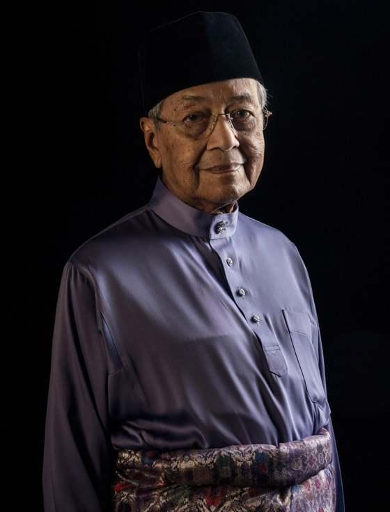 رغم بلوغه 96 عاما.. مهاتير محمد مستعد لأن يصبح رئيسا لوزراء ماليزيا للمرة الثالثة صورة رقم 8 رغم بلوغه 96 عاما.. مهاتير محمد مستعد لأن يصبح رئيسا لوزراء ماليزيا للمرة الثالثة صورة رقم 8