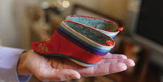 قرية الأقدام الصغيرة والسر وراء ذلك الاسم صورة رقم 2