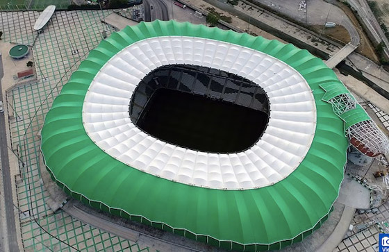 تصميم غريب...ملعب كرة قدم على شكل تمساح صورة رقم 2