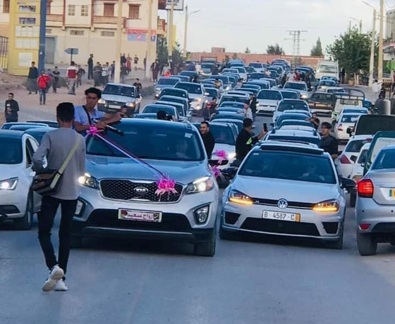 قصة مؤثرة: دموع أم جزائرية تُحول زفاف ابنها الفقير لحفل أسطوري! صورة رقم 11