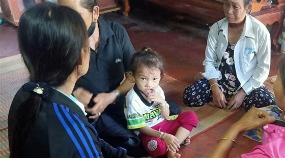 استغراق طفلة في النوم أنقذها من مذبحة تايلاند صورة رقم 1 استغراق طفلة في النوم أنقذها من مذبحة تايلاند صورة رقم 1