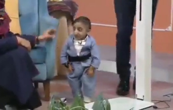 طوله 64.7 سنتيمتر.. شاب إيراني يستعد للقب أقصر رجل في العالم صورة رقم 5 طوله 64.7 سنتيمتر.. شاب إيراني يستعد للقب أقصر رجل في العالم صورة رقم 5