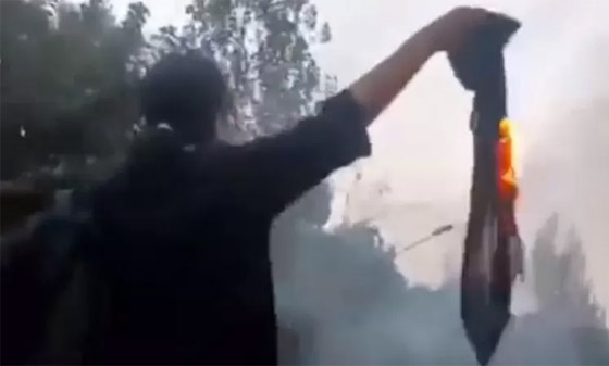 مقاطع فيديو تظهر مشاركة نيكا شاكرمي في احتجاجات قبل مقتلها صورة رقم 5 مقاطع فيديو تظهر مشاركة نيكا شاكرمي في احتجاجات قبل مقتلها صورة رقم 5