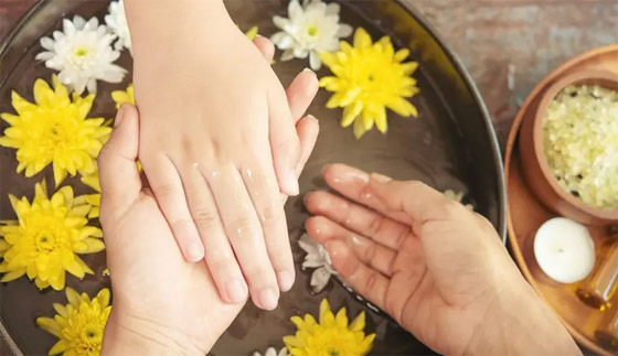 7 حيل هي الأسهل والأكثر فعالية للحفاظ على أظافر جميلة صورة رقم 3