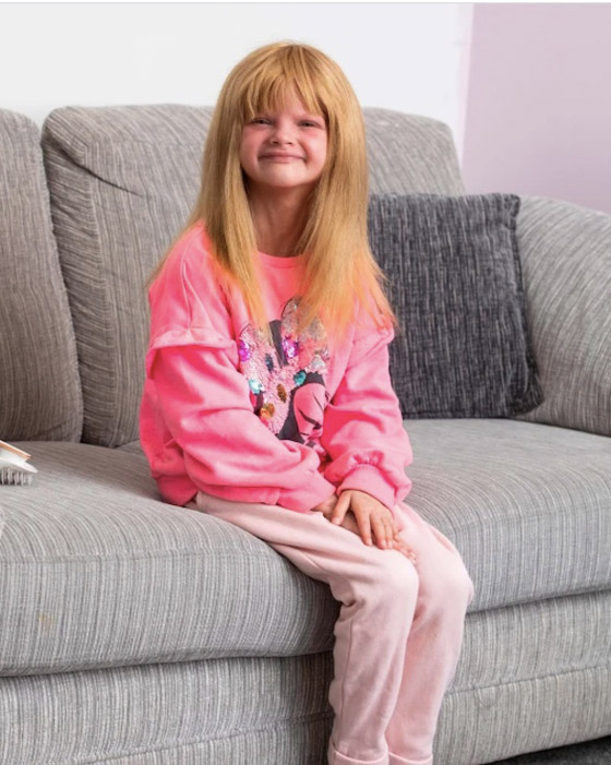 طفلة تتبرع بشعرها المتساقط فتحصل على مفاجأة غير متوقعة صورة رقم 4