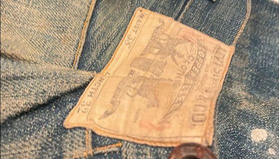 سعر خيالي لبنطلون جينز عمره 140 عاما.. ماركة 