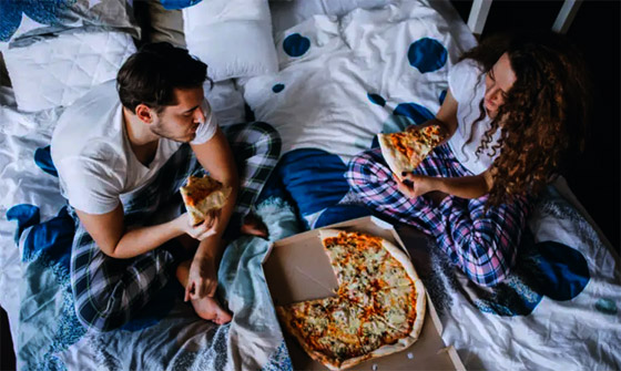 لمحبي الأكل في وقت متأخر.. هذا ما يحدث لصحتكم! صورة رقم 2 لمحبي الأكل في وقت متأخر.. هذا ما يحدث لصحتكم! صورة رقم 2