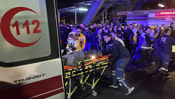 فيديو: 28 قتيلا وعشرات العالقين تحت الأرض بانفجار منجم في تركيا صورة رقم 2 فيديو: 28 قتيلا وعشرات العالقين تحت الأرض بانفجار منجم في تركيا صورة رقم 2