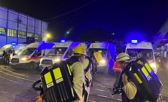 فيديو: 28 قتيلا وعشرات العالقين تحت الأرض بانفجار منجم في تركيا صورة رقم 10 فيديو: 28 قتيلا وعشرات العالقين تحت الأرض بانفجار منجم في تركيا صورة رقم 10