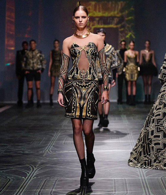 مايكل سينكو يجلب عظمة الحضارة الفرعونية لأسبوع الموضة في دبي (صور) صورة رقم 2