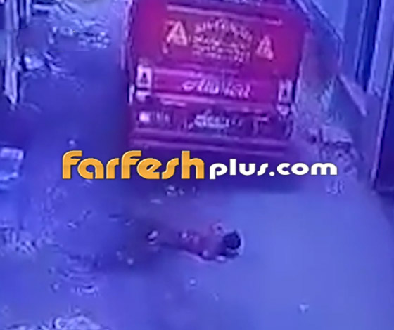 لحظات تحبس الأنفاس.. طفلة مصرية تنجو بأعجوبة بعد أن دهستها شاحنة! صورة رقم 4 لحظات تحبس الأنفاس.. طفلة مصرية تنجو بأعجوبة بعد أن دهستها شاحنة! صورة رقم 4