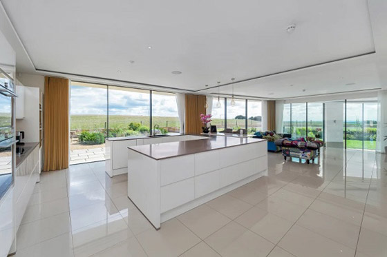 يبني قصراً فاخراً مستوحى من ألعاب الفيديو بـ 7 ملايين دولار صورة رقم 6