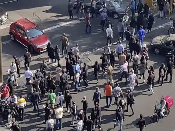 مقتل 15 شخصا في هجوم على ضريح ديني في إيران و مقتل 15 شخصا في هجوم على ضريح ديني في إيران و