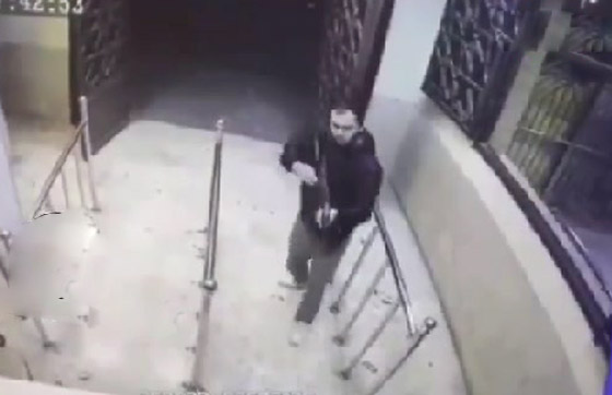 مقتل 15 شخصا في هجوم على ضريح ديني في إيران و مقتل 15 شخصا في هجوم على ضريح ديني في إيران و