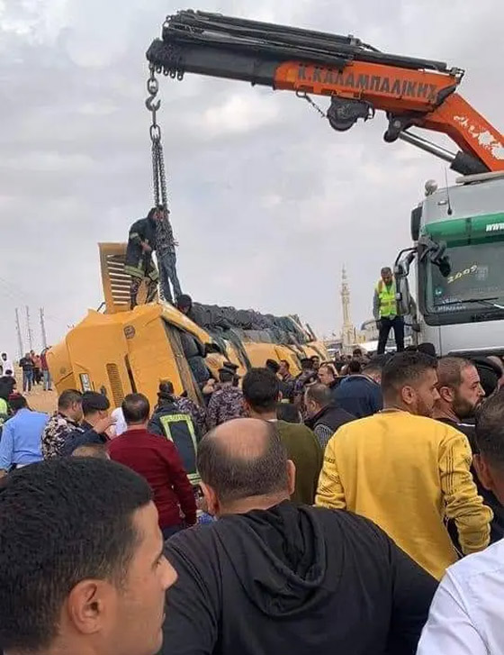 فيديو: مصرع 3 طلبة وإصابة 34 آخرين بانقلاب حافلة جامعية في الأردن صورة رقم 2 فيديو: مصرع 3 طلبة وإصابة 34 آخرين بانقلاب حافلة جامعية في الأردن صورة رقم 2