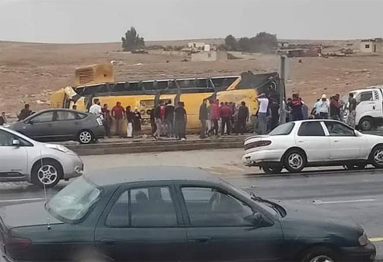 فيديو: مصرع 3 طلبة وإصابة 34 آخرين بانقلاب حافلة جامعية في الأردن صورة رقم 3 فيديو: مصرع 3 طلبة وإصابة 34 آخرين بانقلاب حافلة جامعية في الأردن صورة رقم 3