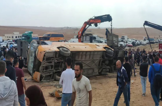 فيديو: مصرع 3 طلبة وإصابة 34 آخرين بانقلاب حافلة جامعية في الأردن صورة رقم 6 فيديو: مصرع 3 طلبة وإصابة 34 آخرين بانقلاب حافلة جامعية في الأردن صورة رقم 6
