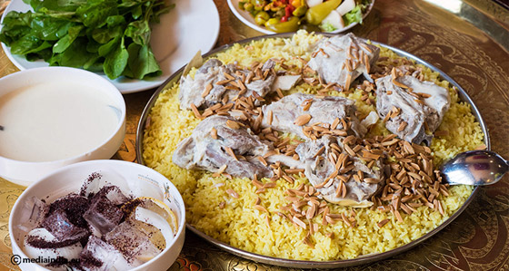 طريقة إعداد المنسف الأردني.. أكلة شعبية غزت العالم صورة رقم 2