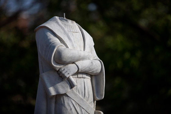 أغرب الأشياء التي عثر عليها داخل تماثيل أثرية قديمة صورة رقم 1