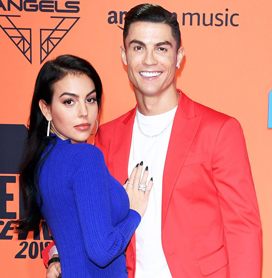 رونالدو يكشف لحبيبته ووالدة طفليه جورجينا عارضة الأزياء، موعد زواجهما.. وأصدقاؤها يسخرون منها! صورة رقم 1