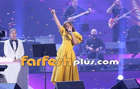 فيديو وصور إليسا بحفل الرياض: تغني لشيرين وتعاتب هيفاء ولن تصدق سعر فستانها! صورة رقم 6 فيديو وصور إليسا بحفل الرياض: تغني لشيرين وتعاتب هيفاء ولن تصدق سعر فستانها! صورة رقم 6