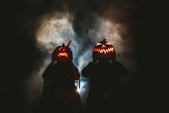 تتزوج في دار للجنازات بفستان أسود صورة رقم 5