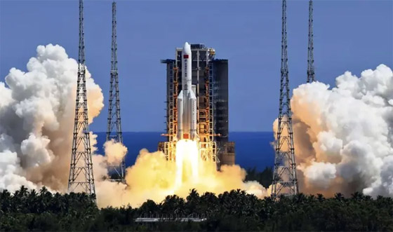 للمرة الرابعة.. صاروخ صيني يخرج عن السيطرة ويرتطم بالأرض! صورة رقم 2