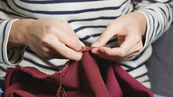 مع ارتفاع الأسعار.. إليكم 7 طرق لإصلاح الملابس الشتوية القديمة التالفة صورة رقم 1 مع ارتفاع الأسعار.. إليكم 7 طرق لإصلاح الملابس الشتوية القديمة التالفة صورة رقم 1