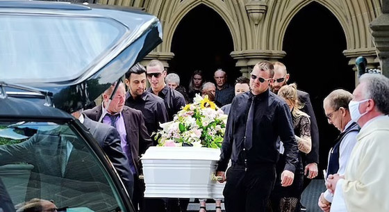 تحرق عائلة بأكملها ثم تلتقط صوراً تذكارية لما فعلت صورة رقم 4