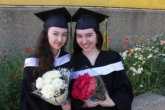 تحصل على درجة الماجستير بعمر 18 صورة رقم 3