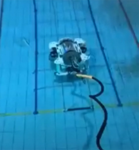 عمره 21 عاما.. طالب مصري يطور روبوتا يحد من تلوث البحار صورة رقم 1