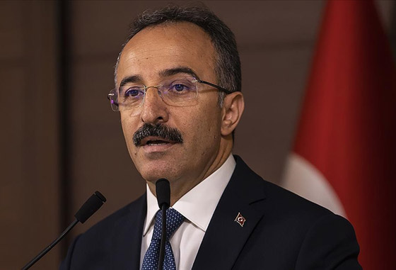 مسؤول تركي يتناول الكعك والشاي بالبرلمان أثناء مشادة بين الحكومة والمعارضة صورة رقم 9 مسؤول تركي يتناول الكعك والشاي بالبرلمان أثناء مشادة بين الحكومة والمعارضة صورة رقم 9