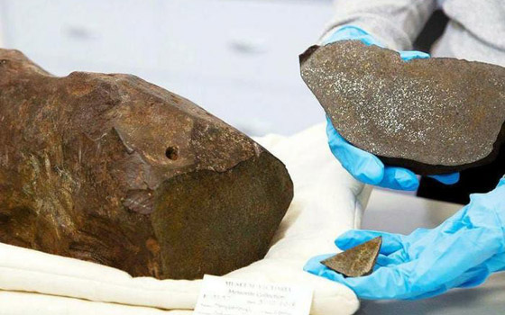 في رحلة تنقيب عن الذهب.. اعتقدها صخرة فكانت المفاجأة أثمن! صورة رقم 5