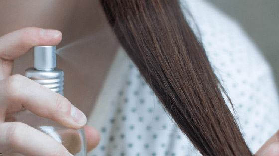 يغذي فروة الرأس ويزيل الروائح.. فوائد عطر الشعر وطرق استعماله صورة رقم 5