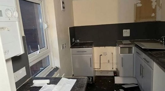 غريب...يعود من عطلة ليجد منزله فارغاً تماماً! صورة رقم 2