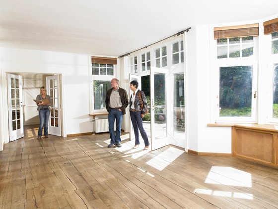 غريب...يعود من عطلة ليجد منزله فارغاً تماماً! صورة رقم 6