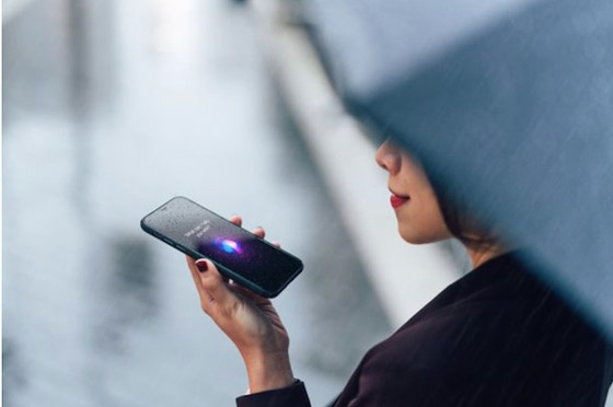 فنانة تخترع جهازاً ذكياً للتحدث إلى 