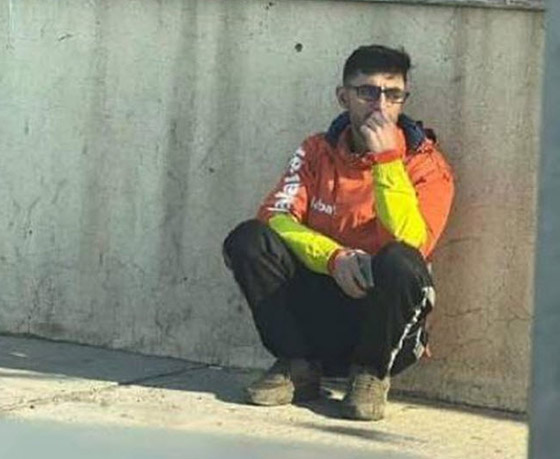 مفاجآت لعامل عراقي سُرقت دراجته أثناء صلاته وانتشرت صورته وهو يبكي! صورة رقم 4 مفاجآت لعامل عراقي سُرقت دراجته أثناء صلاته وانتشرت صورته وهو يبكي! صورة رقم 4