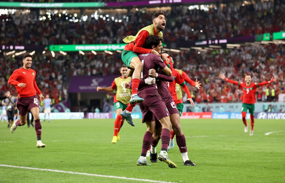 رجل أعمال إسرائيلي يقدم 10 آلاف دولار للاعبي المنتخب المغربي!! صورة رقم 7 رجل أعمال إسرائيلي يقدم 10 آلاف دولار للاعبي المنتخب المغربي!! صورة رقم 7
