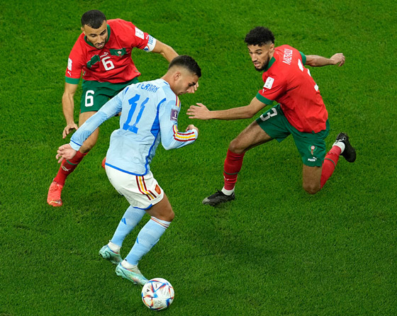 رافعين علم فلسطين.. لاعبو المغرب يحتفلون بتأهلهم لربع نهائي مونديال قطر (فيديو) صورة رقم 16 رافعين علم فلسطين.. لاعبو المغرب يحتفلون بتأهلهم لربع نهائي مونديال قطر (فيديو) صورة رقم 16