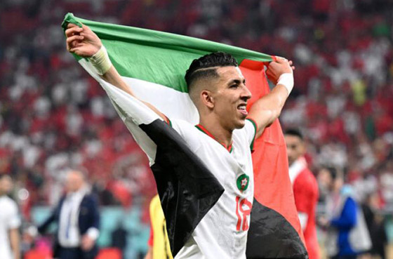 رافعين علم فلسطين.. لاعبو المغرب يحتفلون بتأهلهم لربع نهائي مونديال قطر (فيديو) صورة رقم 2 رافعين علم فلسطين.. لاعبو المغرب يحتفلون بتأهلهم لربع نهائي مونديال قطر (فيديو) صورة رقم 2