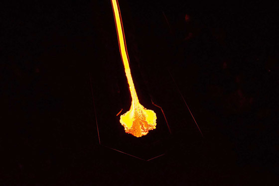 تجربة فريدة.. بركان يتدفق في قاعة 