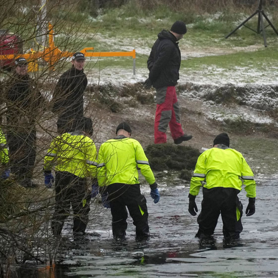سقطوا في بحيرة متجمدة.. فاجعة الأطفال تهز بريطانيا! صورة رقم 2 سقطوا في بحيرة متجمدة.. فاجعة الأطفال تهز بريطانيا! صورة رقم 2